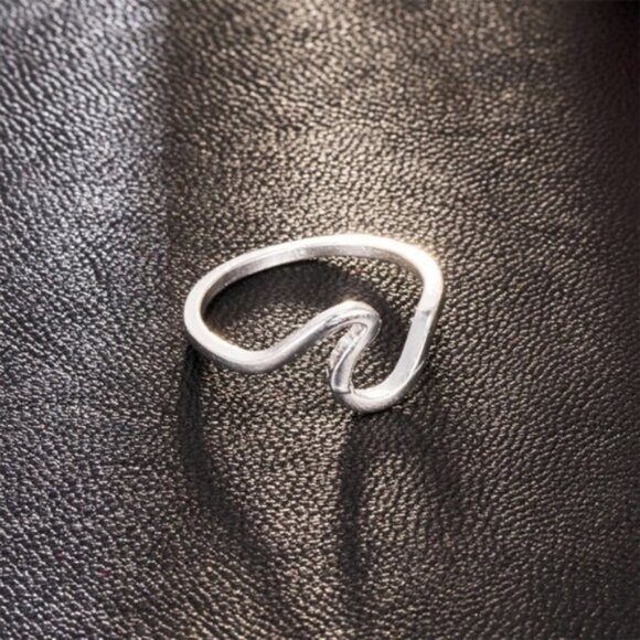 Ocean Waves Ring by Golden Threads - Picture 4 of 6